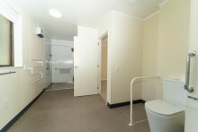 Uploads/Unit-17-bathroom.jpg
